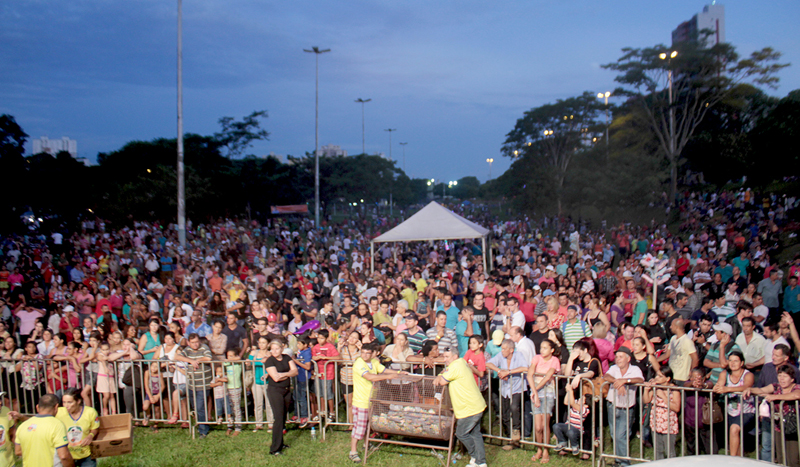 Desde às 14h, o público composto por trabalhadores de Prudente e região, começou a chegar no Parque do Povo, dando um brilho especial ao evento.