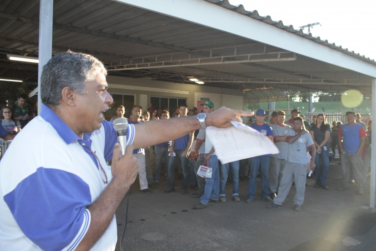 Sintiapp realiza assembleia com trabalhadores da Usina Quatá